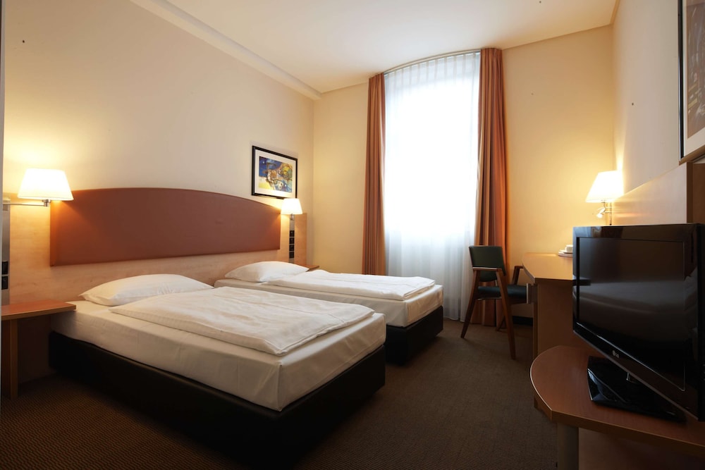 IntercityHotel Berlin Ostbahnhof 16/38