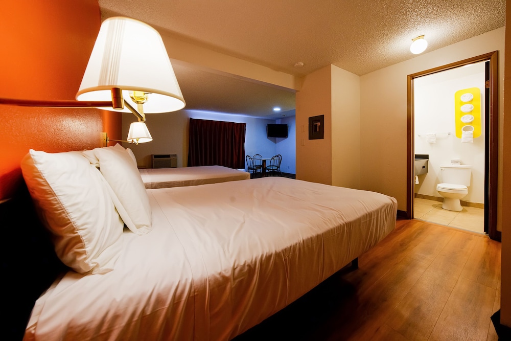 Hermiston Inn & Suites 15/50