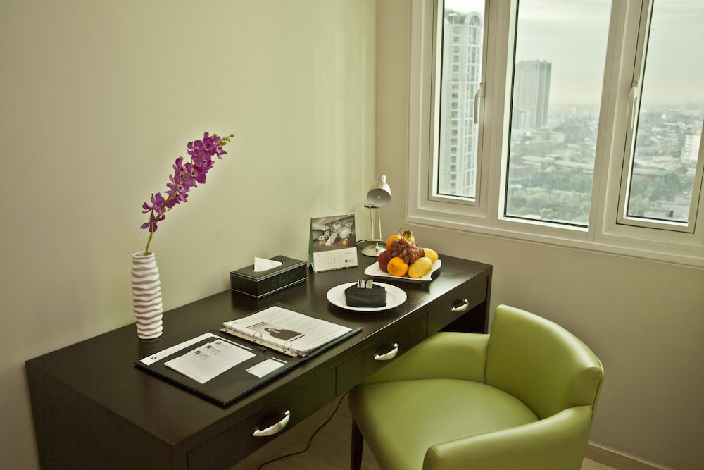 The Exchange Regency Residence Hotel 58/66