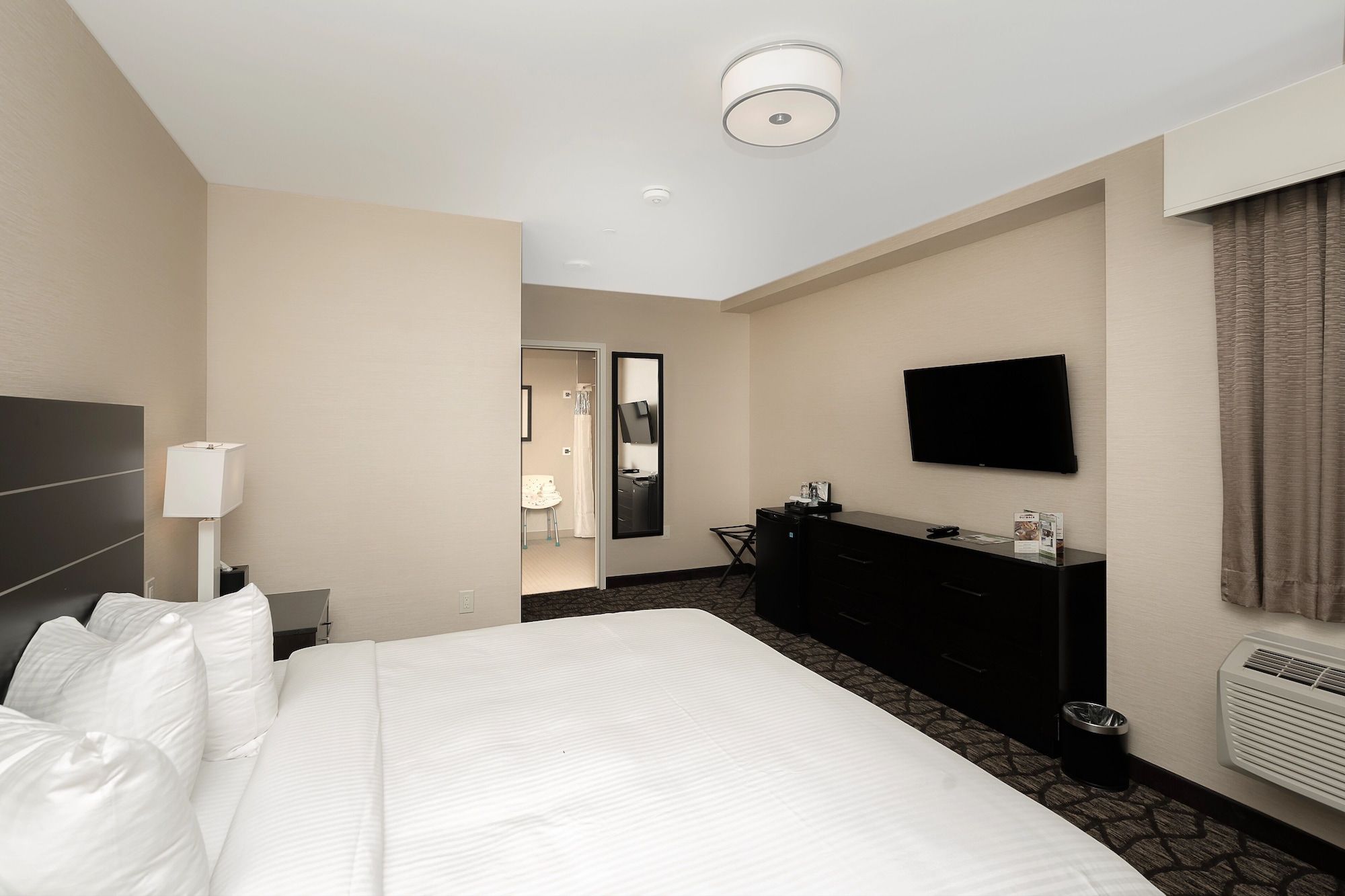 ROOM, CITY VIEW