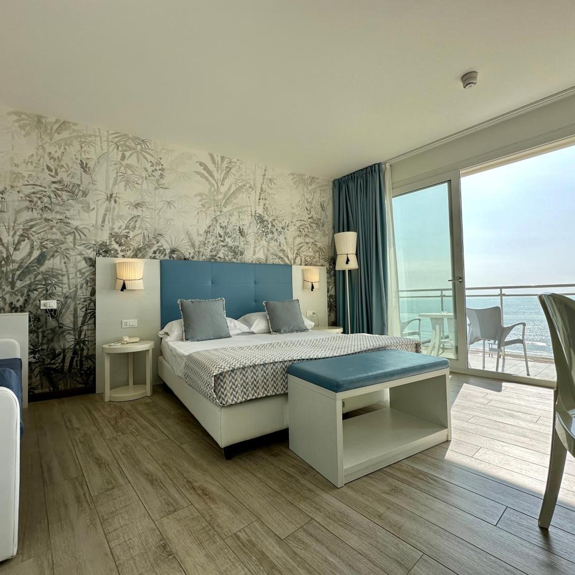 Hotel Nizza Fronte Mare 18/49