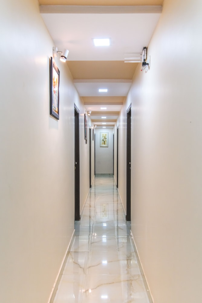 Hotel Nest Inn Malad 28/44