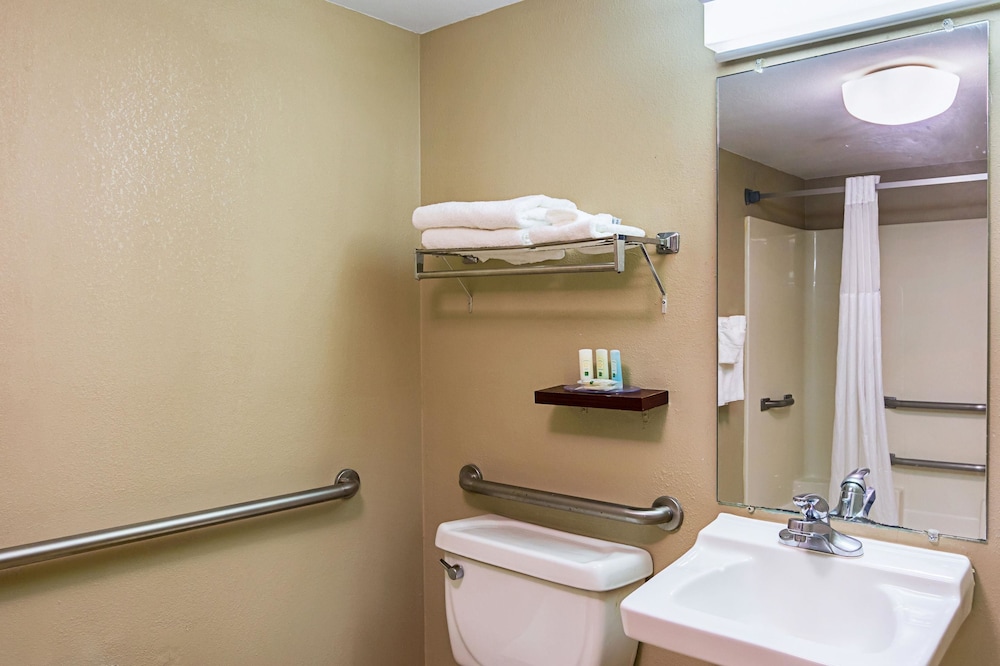 Quality Suites Atlanta Airport East GA 17/43