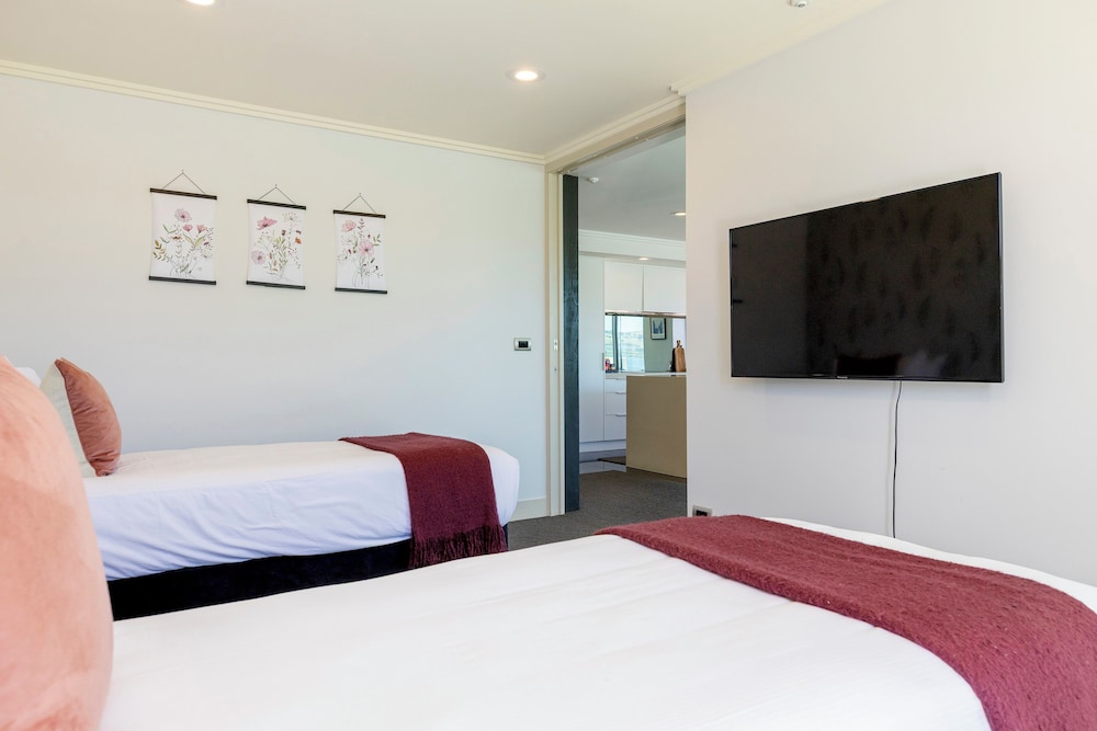 Water, Luxury, Penthouse, Twin Beds, 3 King Beds
