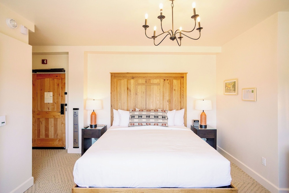 ROOM, KING BED, ACCESSIBLE