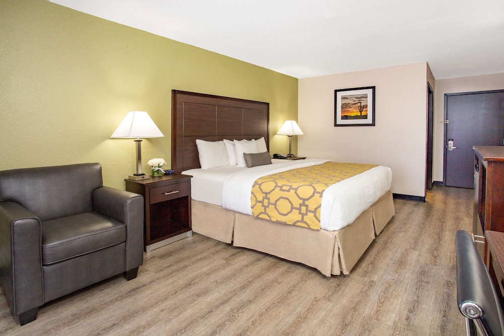Baymont by Wyndham Phoenix I-10 near 51st Ave 21/55