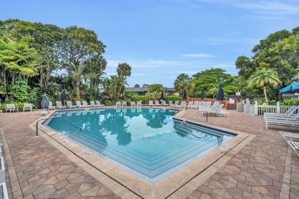 Park Shore Resort 38/60
