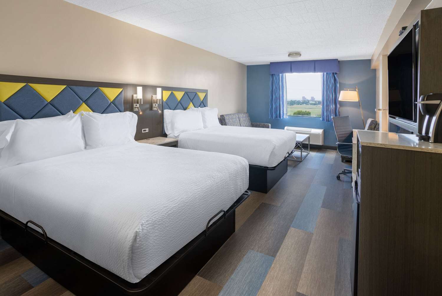 Days Hotel by Wyndham North Bergen /NYC 13/33