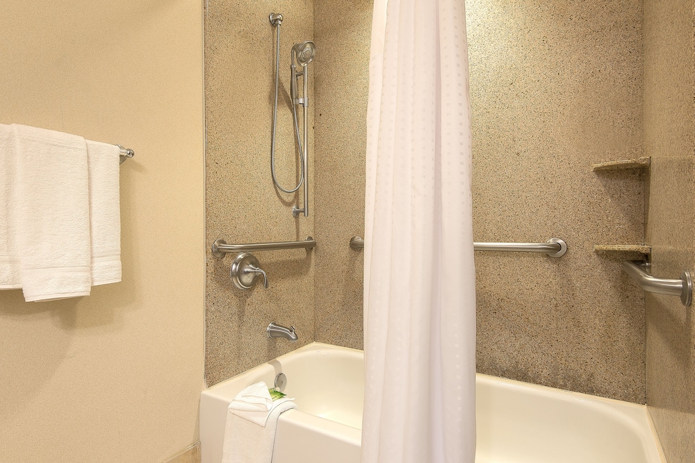 Holiday Inn Express Haskell-Wayne Area 71/75