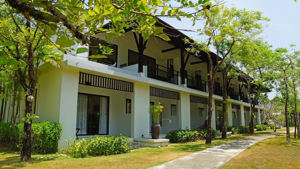 Palm Galleria Resort 7/71