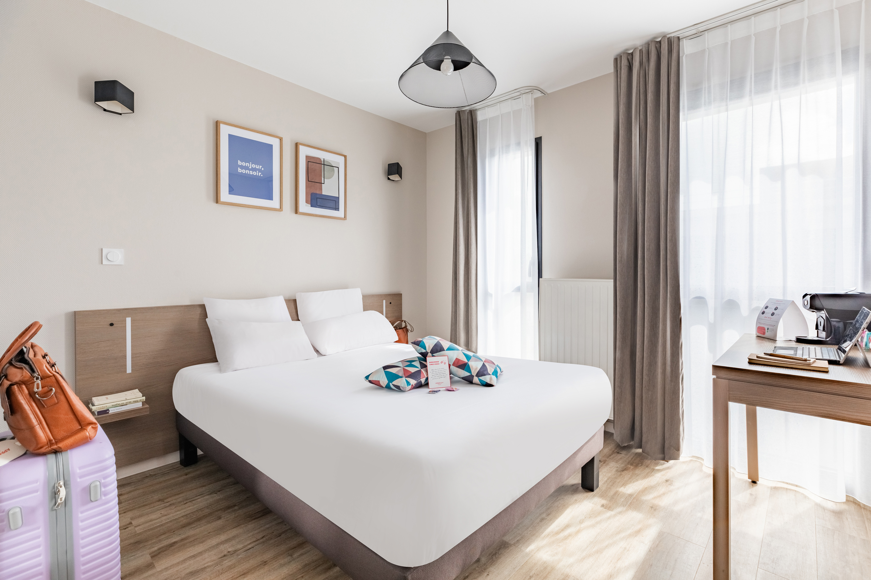 STUDIO, DOUBLE BED
