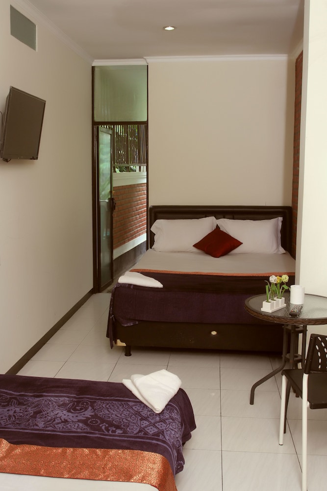 Bantal Guling Villa Bandung 18/69