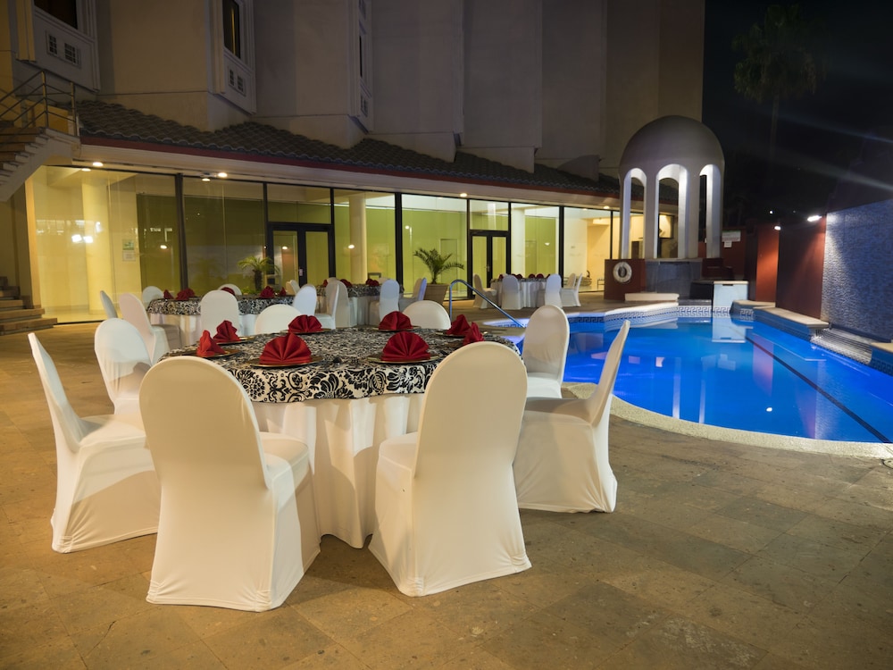 Holiday Inn Tijuana Zona Rio 59/74
