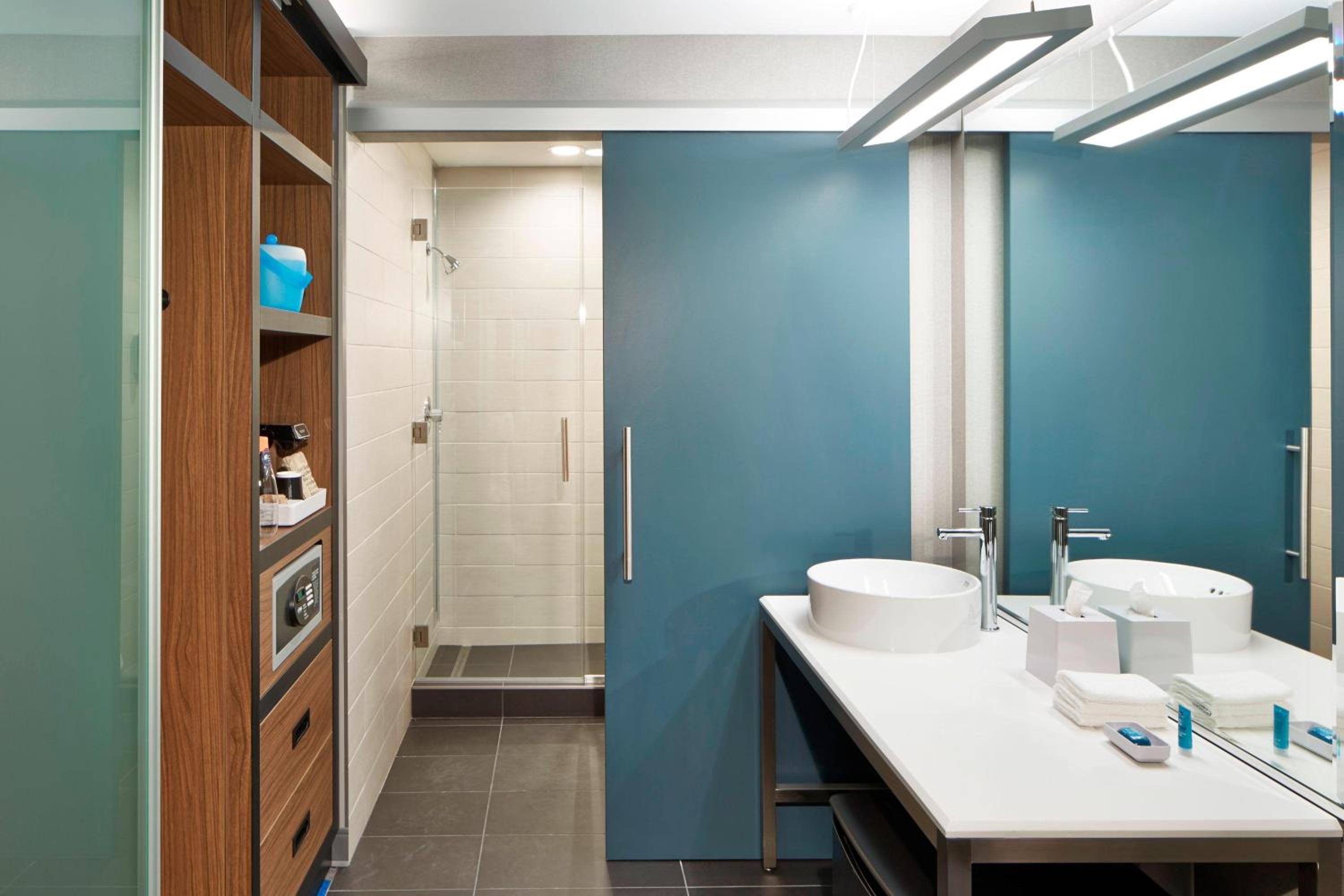 Aloft, Guest Room, 2 Queen Beds، ALOFT SEATTLE REDMOND 8/10