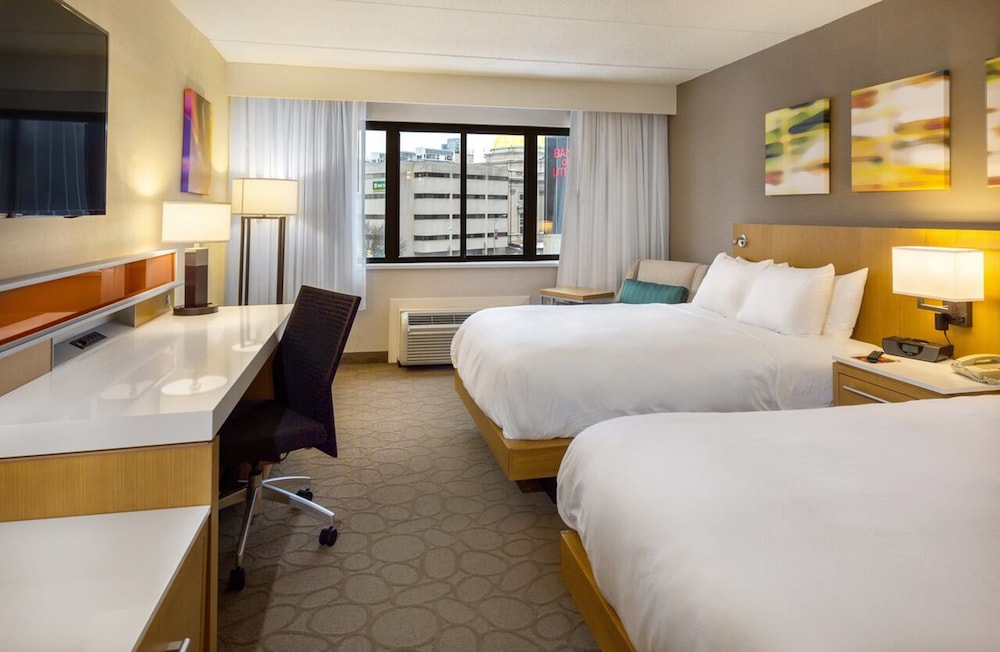 Delta Hotels By Marriott Utica 17/57