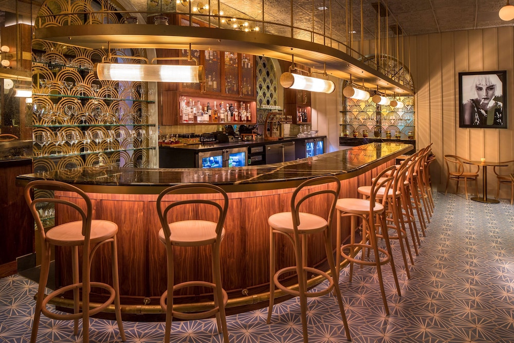 Bijou Hotel 33/50