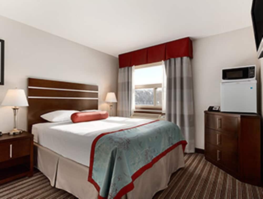 Super 8 By Wyndham Saskatoon Near Downtown 6/46