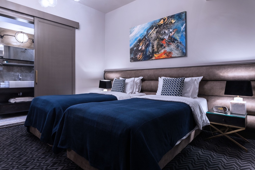 Nabu Hotel 26/69