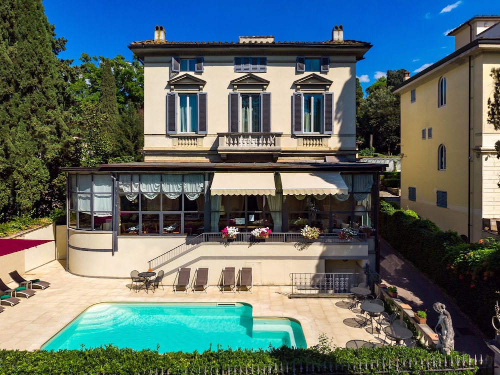Villa Carlotta 2/56