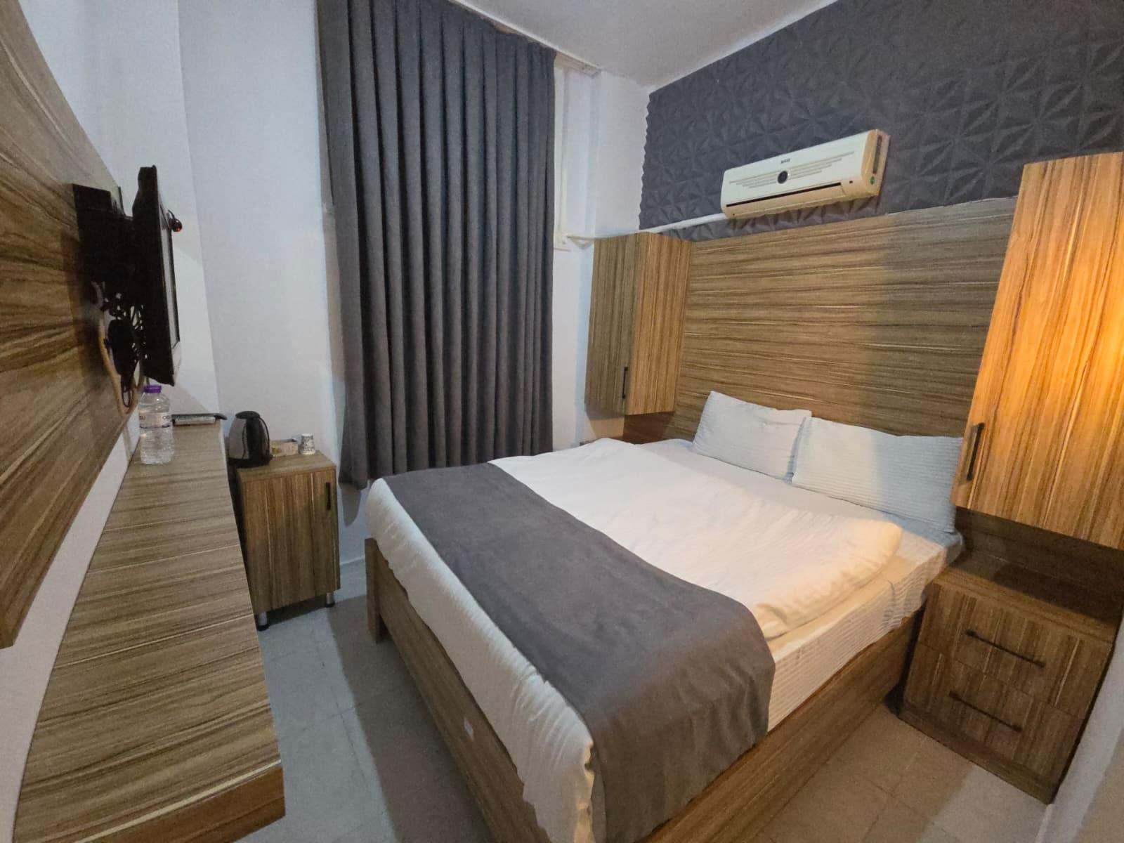 Basement, Double Bed