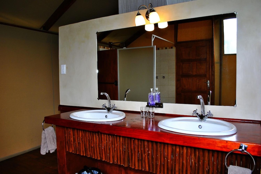 Lion Tree Top Lodge 30/36