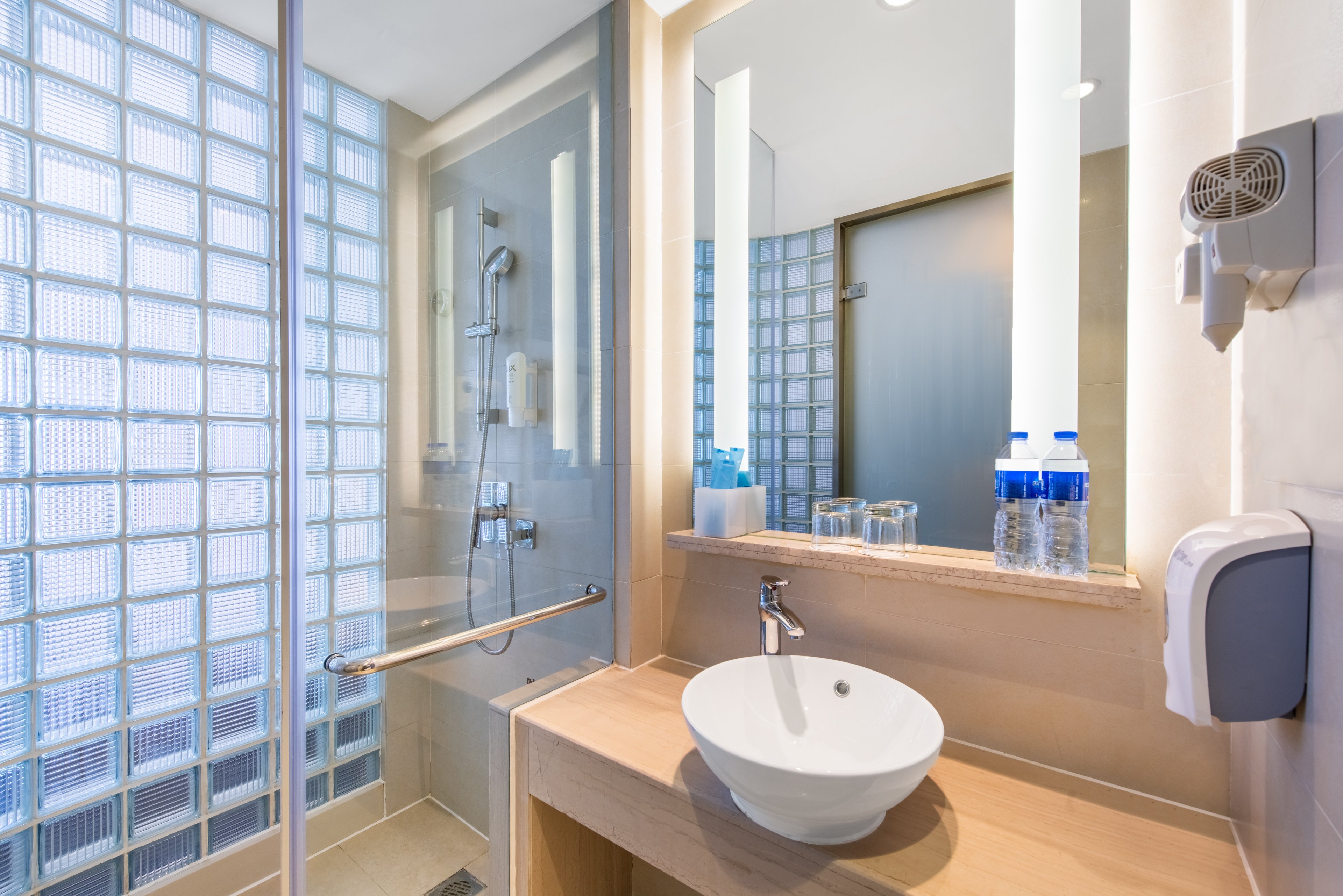 Holiday Inn Express Zhengzhou Airport 50/50