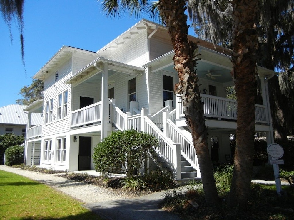 Rhett House Inn 3/50