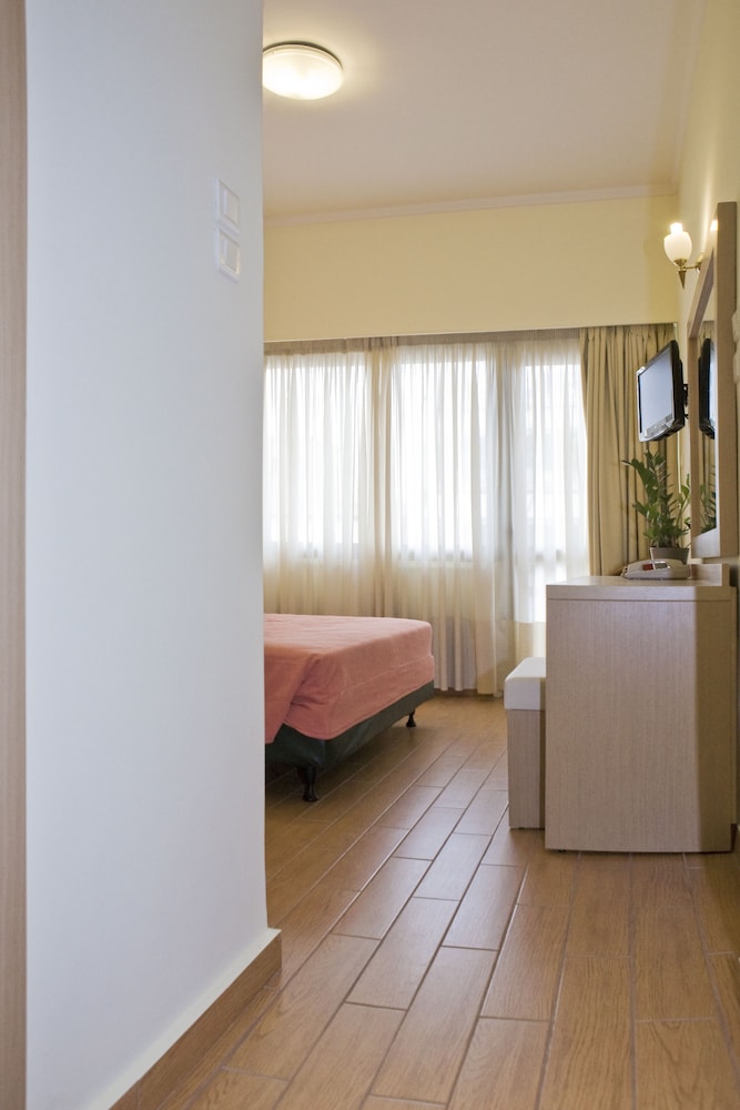 Parnon Hotel 37/45