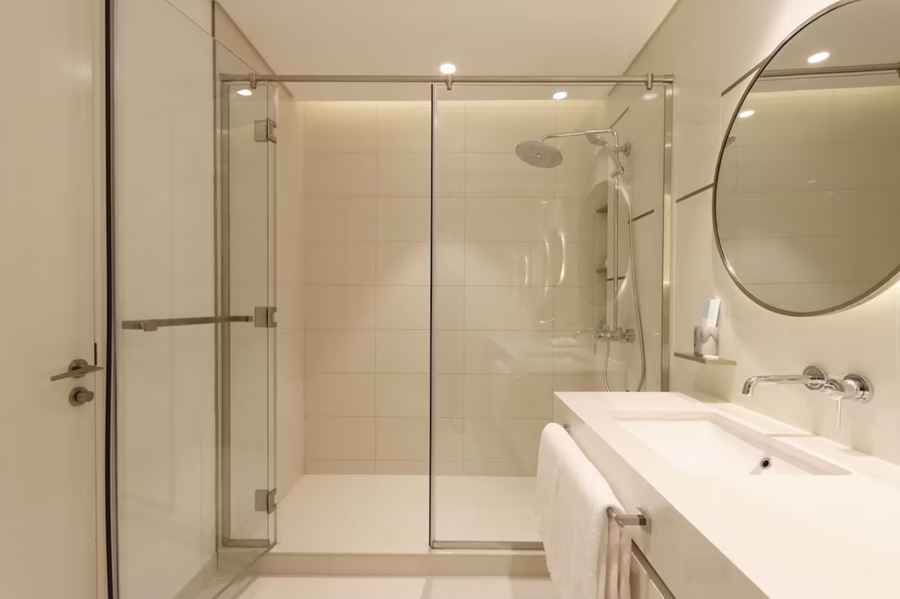 2BR Full panoramic Sea View and Beach Access 20/24