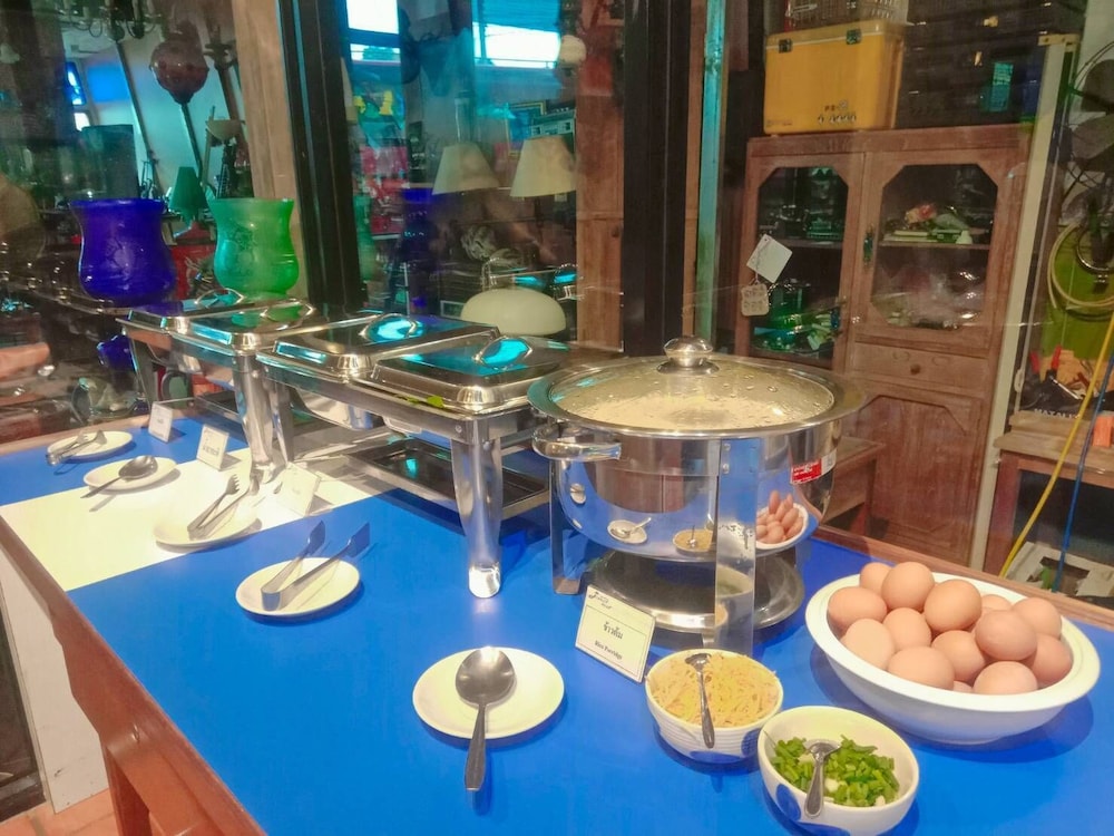 Jingjit Hotel 55/61