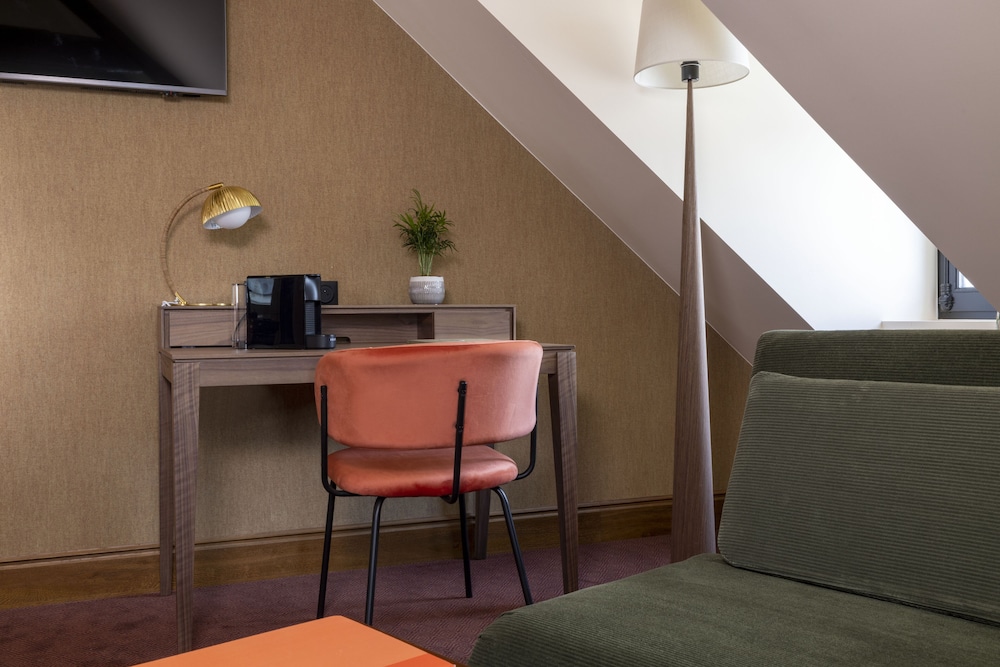Hotel Ernest 42/49