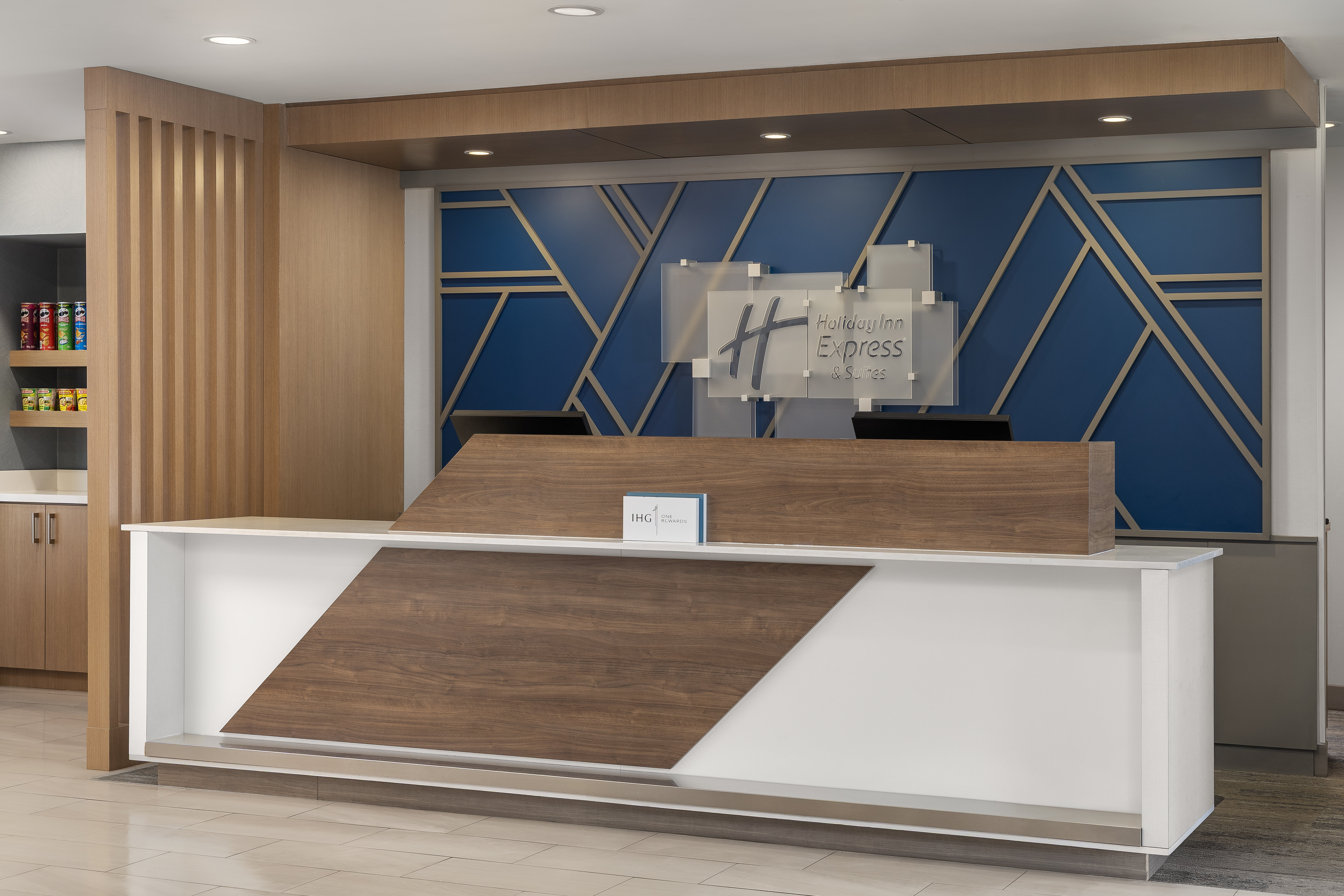 Holiday Inn Express Suites 11/66