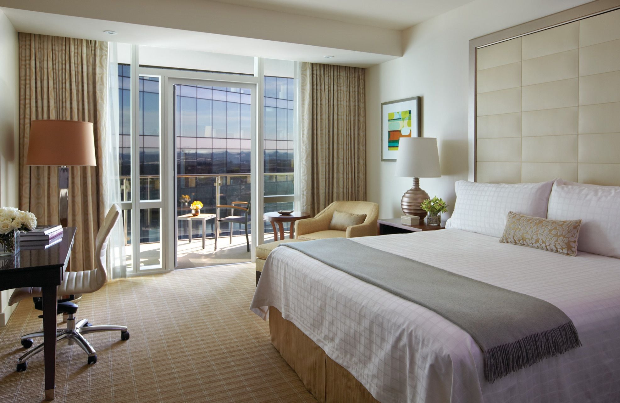 ROOM, KING BED, CITY VIEW, BALCONY