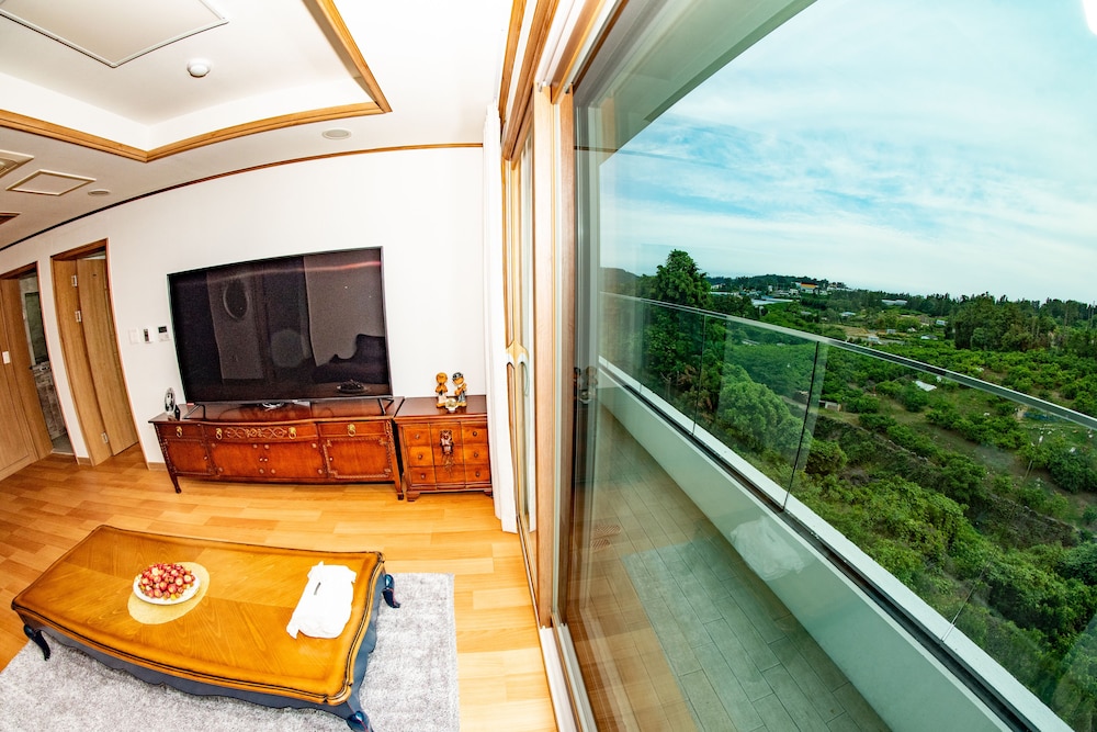 Jeju Bunker Hotel and Resort 10/50