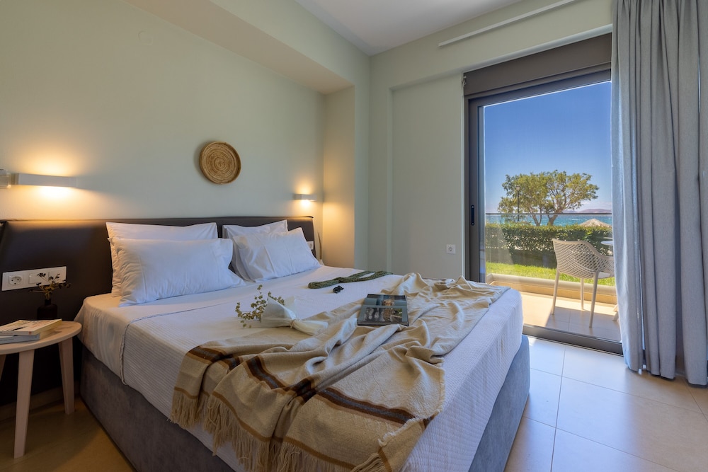 SUPERIOR, STUDIO, SEA VIEW