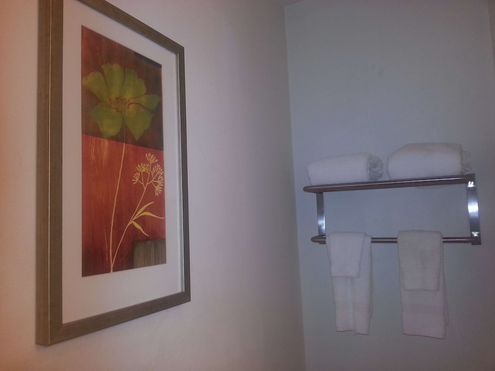 Harlan Inn and Suites By OYO Harlan 27/56