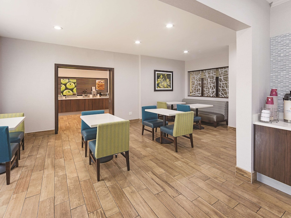 La Quinta Inn & Suites by Wyndham Central Point - Medford 36/48