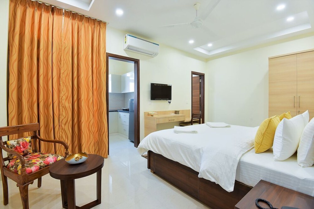 ZEN Suites Golf Course Road 26/50