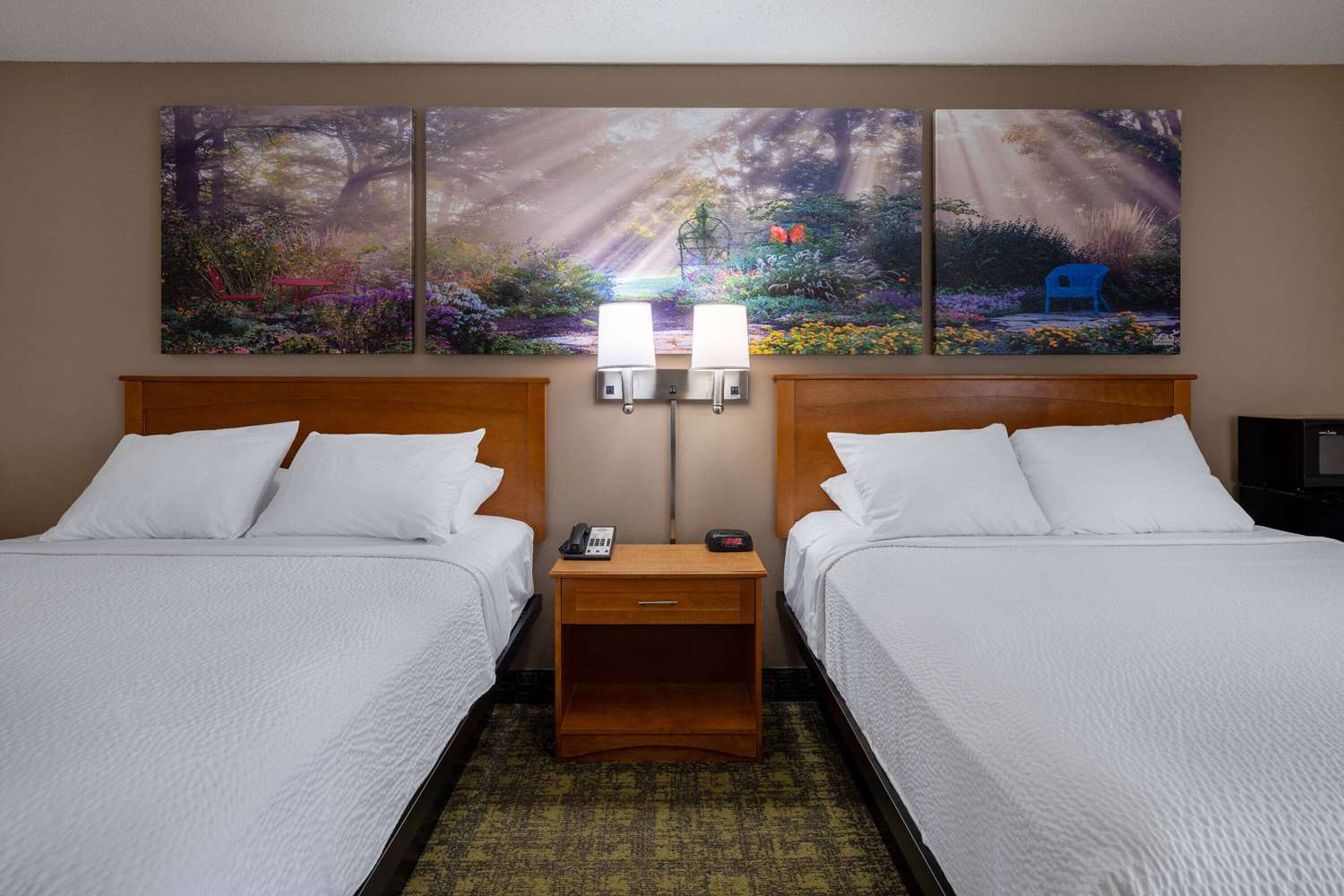 Days Inn & Suites by Wyndham Madison 11/41