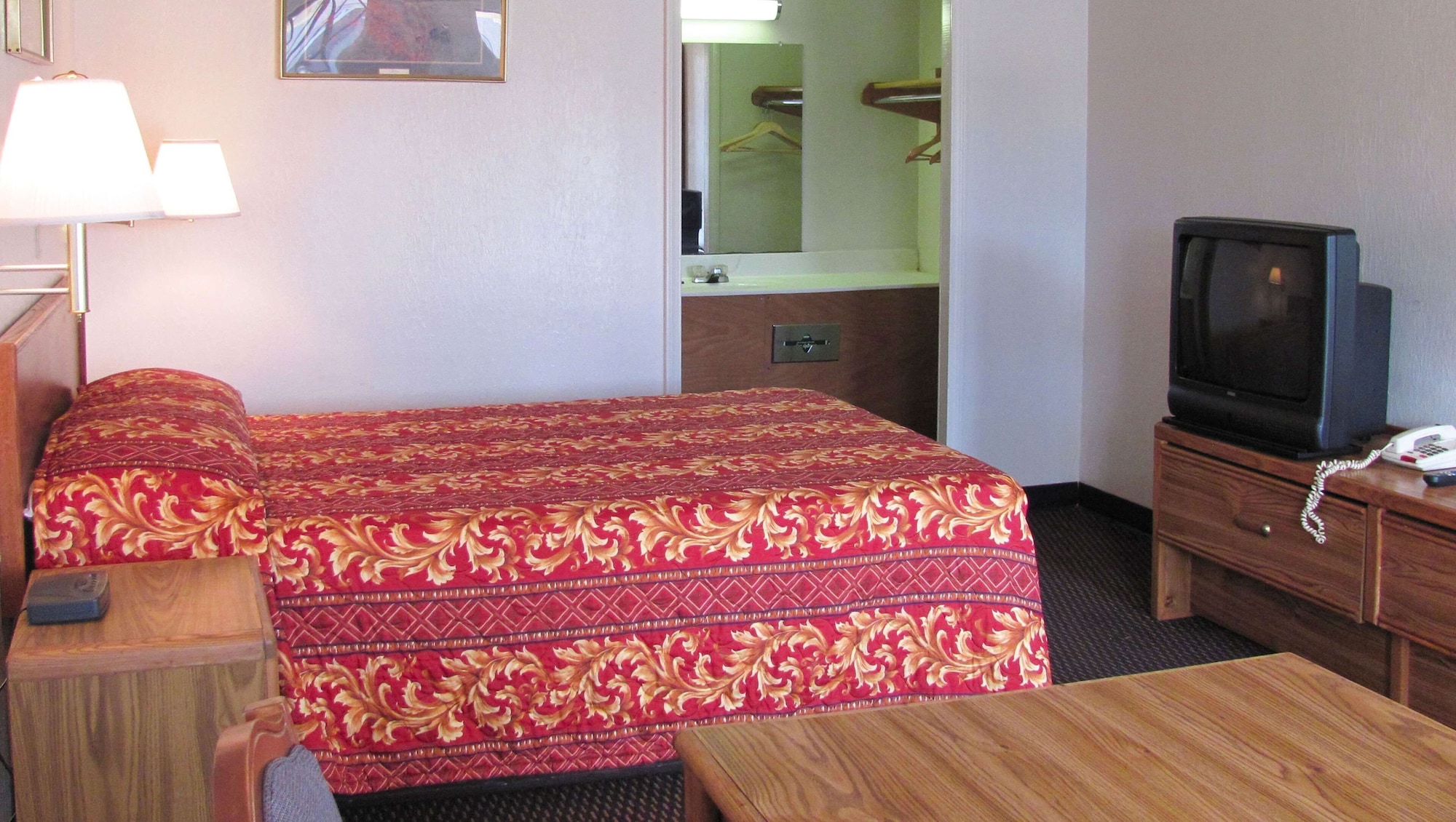 ROOM, DOUBLE BED, JETTED TUB, SMOKING