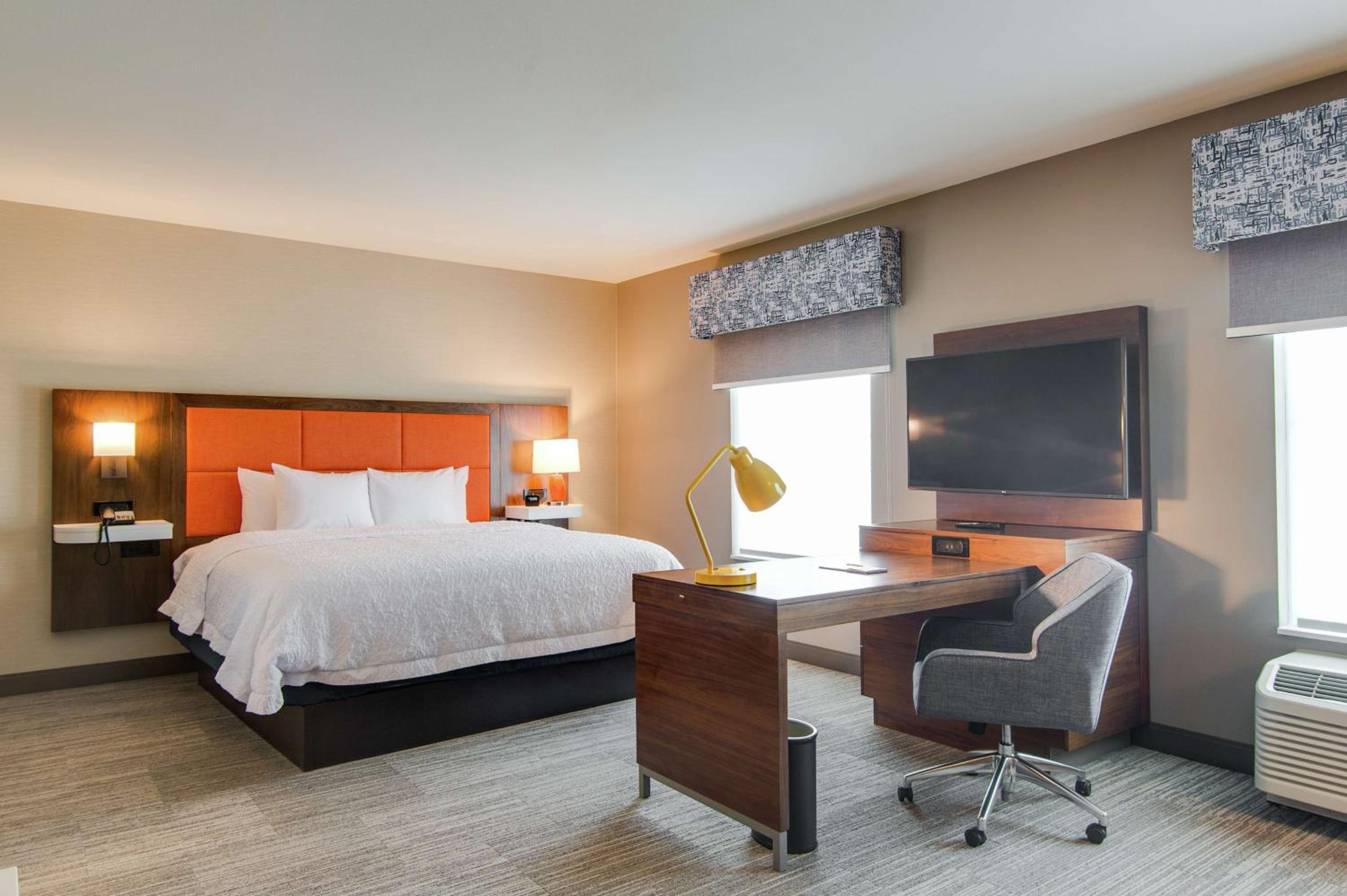 STUDIO, SUITE, KING BED