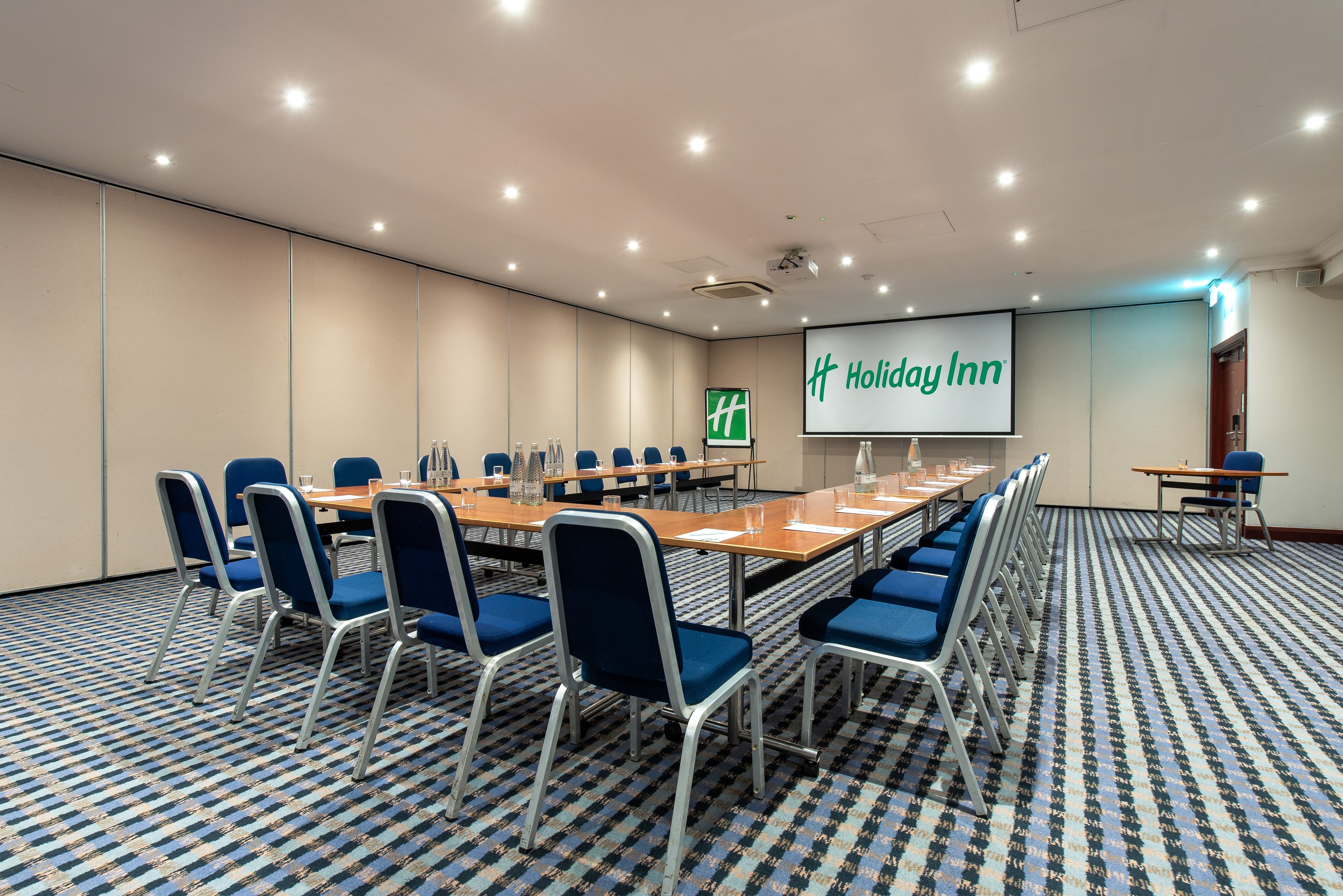 HOLIDAY INN GLASGOW AIRPORT 71/80