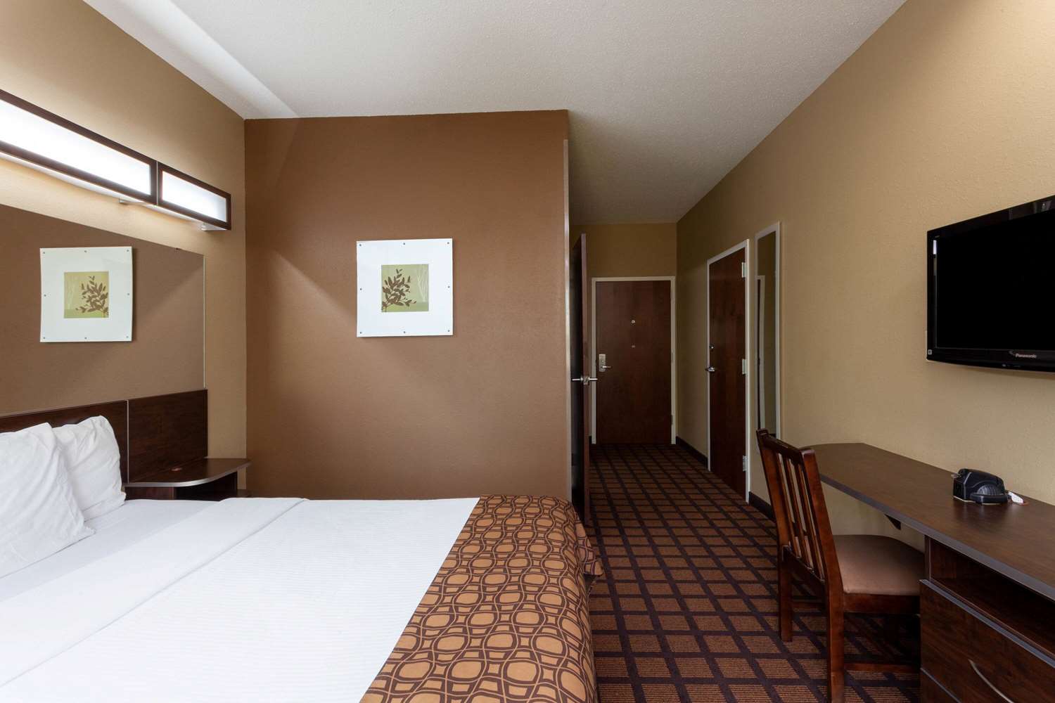 MICROTEL INN & SUITES BY WYNDHAM COLUMBIA/AT FORT JACKSON 10/34
