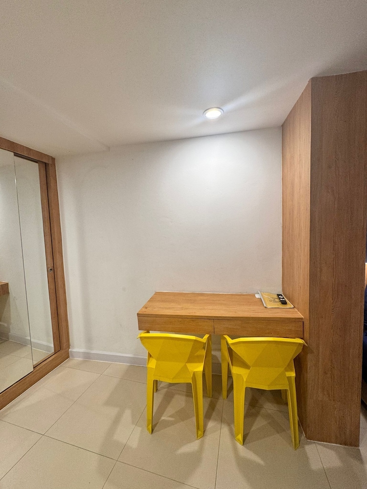 Solo Express Sukhumvit 81 11/57