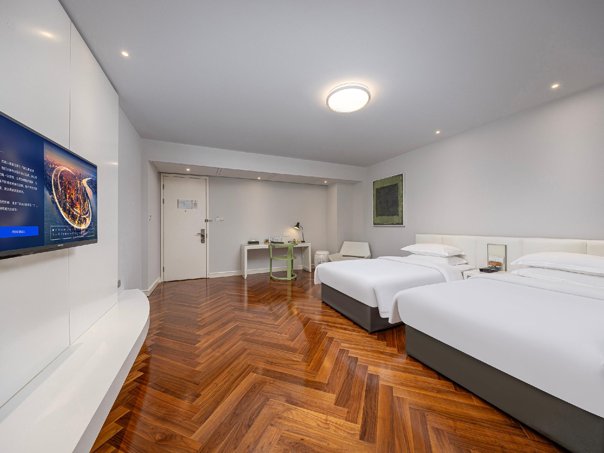 Metro, Twin Beds