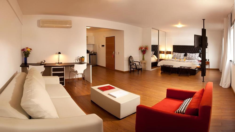 Be Hollywood Hotel 50/73