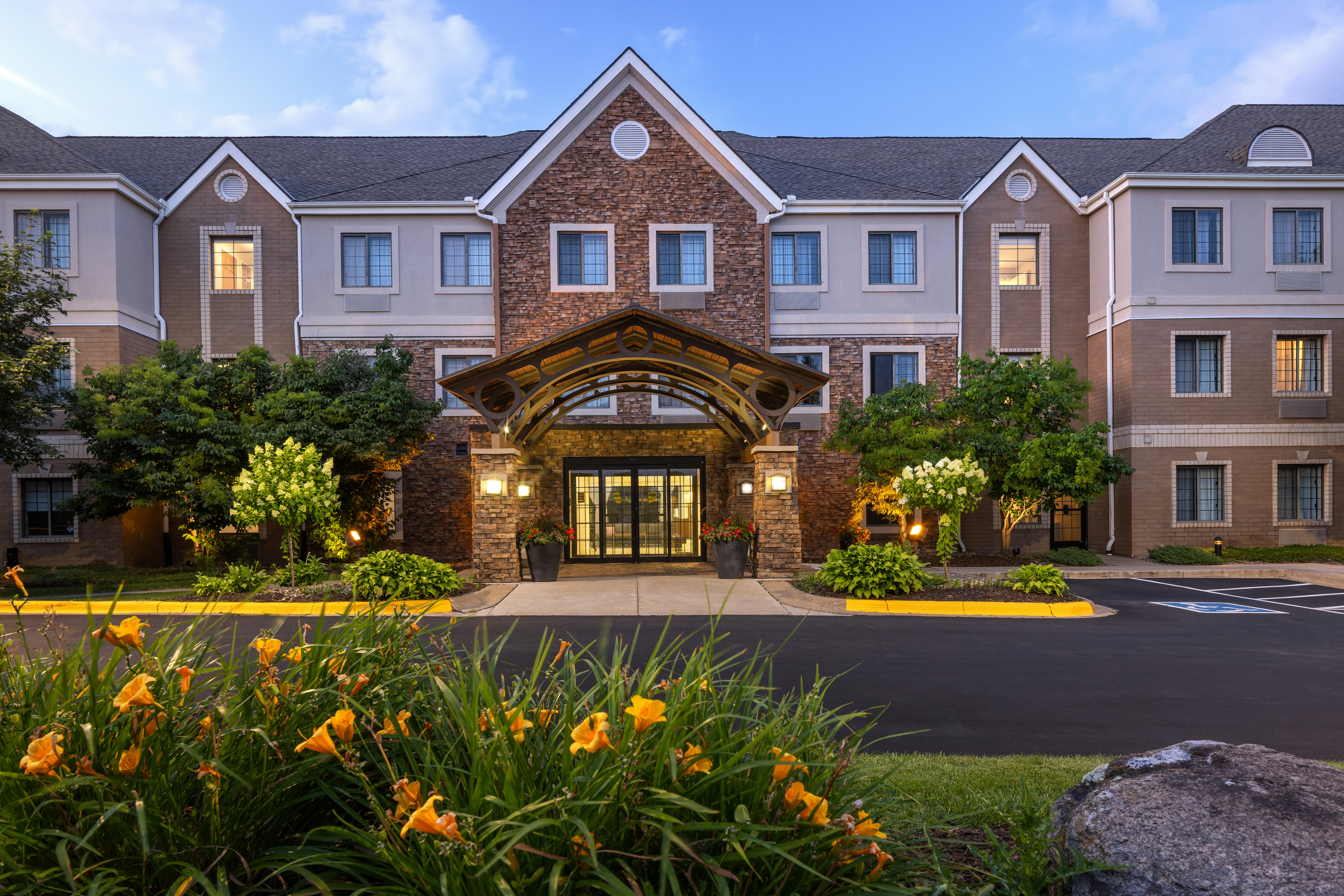 Staybridge Suites Mpls Maple Grove Arbor Lakes 61/62