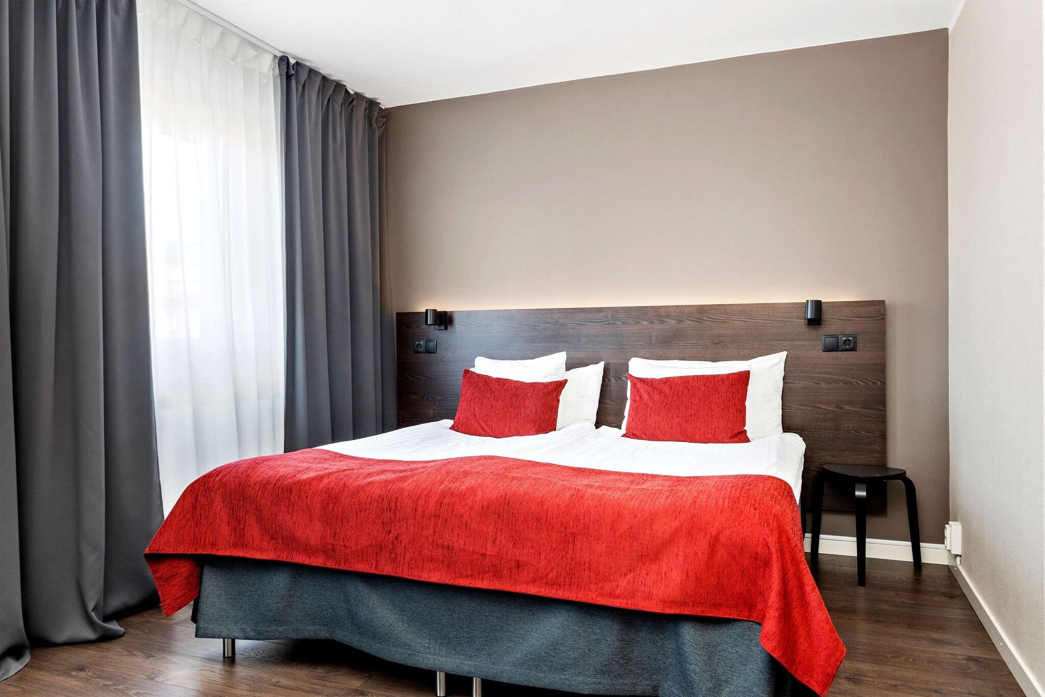 Superior, King Bed, Sofa, Hot Tub