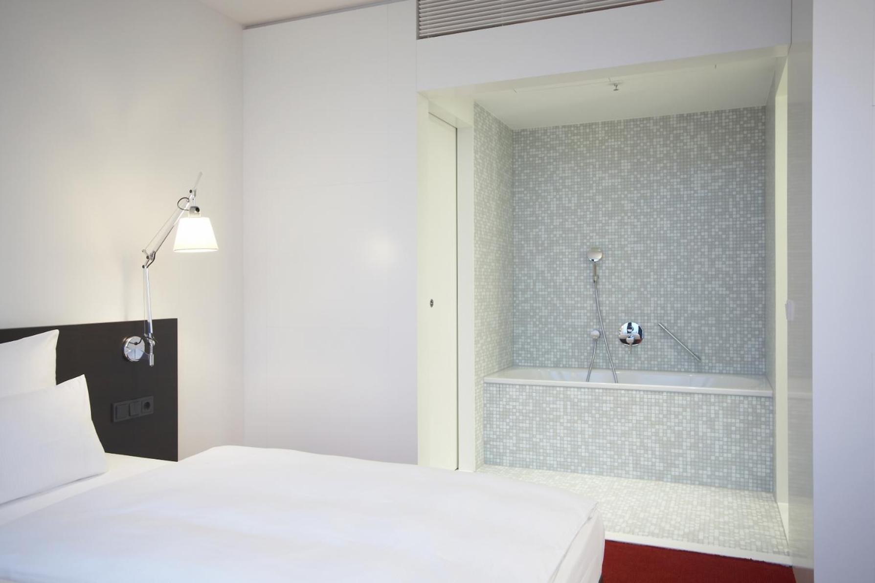 Junior Suite, Single, King Bed, Riverside