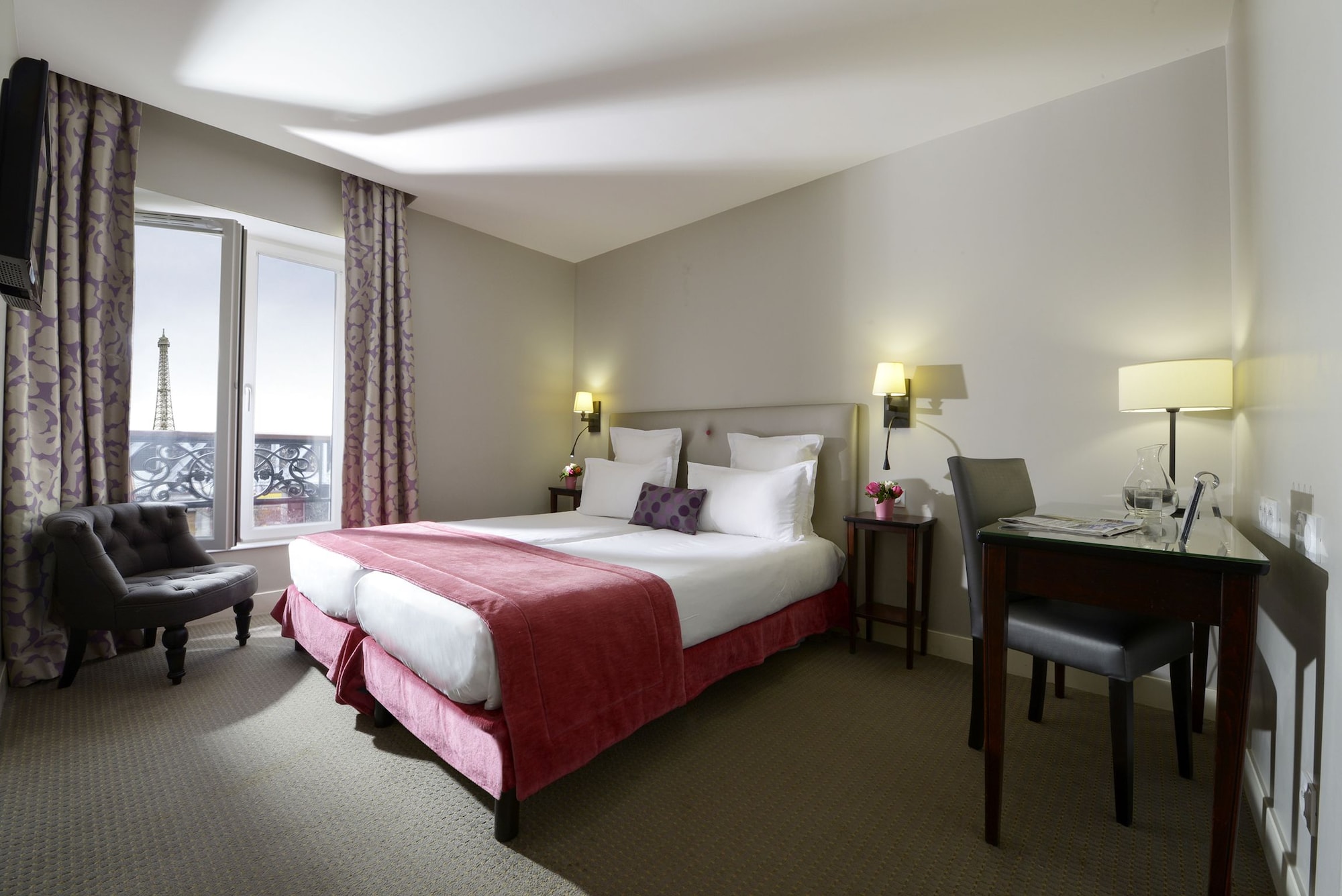 CLASSIC, TWIN BEDS, EIFFEL VIEW